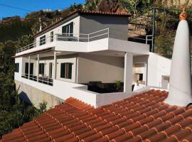 Quinta do Araújo - GuestHouses, hotel in Câmara de Lobos