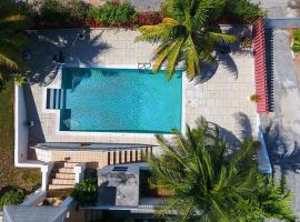 Tangerine Sunsets Alta Vista Studio One, villa in Nassau