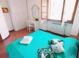 Casa Vacanze Versilia Mare, hotel v destinaci Seravezza