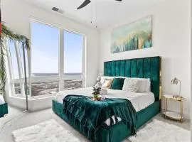NEW! Royal Penthouse King Bed Amazing Views!
