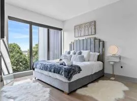 NEW Luxury Penthouse with AmazingViews King Bed