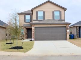 Near Airport & Prime Location Getaway sleeps 8, hotel in San Antonio