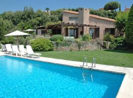 Maison l Arc, hotel v destinaci Roquefort Les Pins