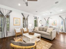 The Story House Walk To Beach Pet Friendly, hotel a Seacrest