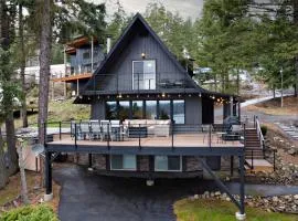 Modern A-frame cabin in Cavebay for 14 guests