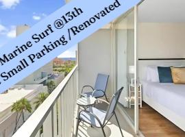 Marine Surf 13th Renovated with Small Parking Space，位于檀香山的别墅