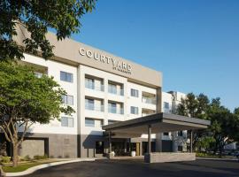 Courtyard Austin South، فندق في أوستن