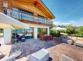Tranquil chalet with balcony