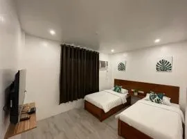 The Nook Hotel by garulo