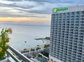 20FL Beach Front Huge 1-Bed Condo Next to 5-Star Hotels