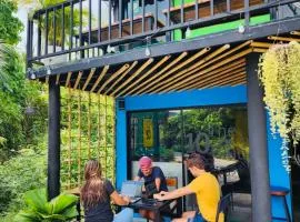The 10 club hostel