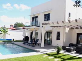 Villa Azal&eacute;e Androhibe, hotel with pools in Antananarivo