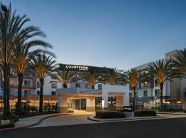 Courtyard Long Beach Airport、ロングビーチのホテル