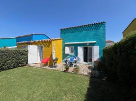 Maison lumineuse au calme, pres mer, hotel in Le Château-dʼOléron