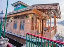 Peace of mind group of houseboats