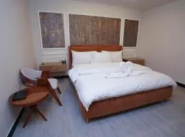Luxvill Hotel
