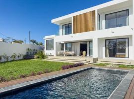 Villa Asahi , Steps from Mont Choisy Beach & Golf, hotel in Grand Baie
