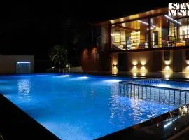 StayVista at Sasha Farms in Roha with Pool, WiFi