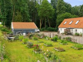 Farmens G&aelig;stehus, помешкання з кухнею у місті Sveb&oslash;lle