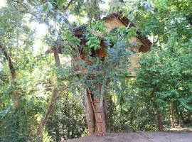 Tree House-Midigama, chal&eacute; alpino em Weligama