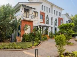 ELIVAAS Laguna Aurelia Luxe 4 BHK Villa Near Popular Beaches With Pool & Garden
