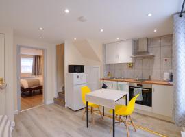 House with 3 Ensuite Bedrooms and a Private Garden, cottage in Oxford