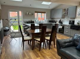 Beautiful 3 Bed Room Home in Melksham, hotel v destinaci Melksham