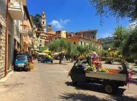 " La Piazzetta "