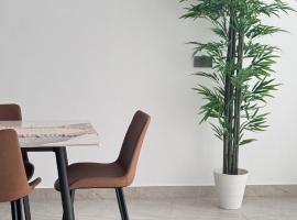 July Chalet with Heated Pool, cabin in Nizwa