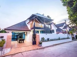 Soi 15 Thappraya Pool villa- 5km to Jomtien beach