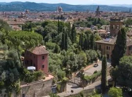 Private Jacuzzi - Villa Bellosguardo in Florence Historic Center