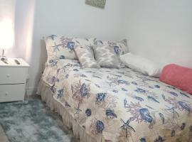 Huge Historic Home, homestay di Detroit