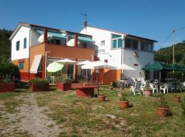 Hotel Rustichello, hotel poblíž Letiště Marina di Campo – ostrov Elba - EBA, 