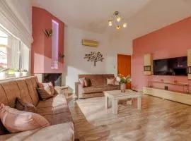 Satisfy Holiday Escape Apartment for 2-7 Pax