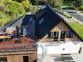 The Butterfly - House in Odense for 7 Persons with Luxury Rooftop Deck & Free Parking, hotel de luxo em Odense