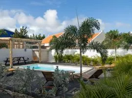 3 slaapkamer appartementen met gedeelde zwembad, tropische tuin en vlakbij Jan Thiel en Mambo beach