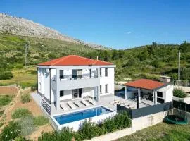 Family friendly house with a swimming pool Srinjine, Split - 23770