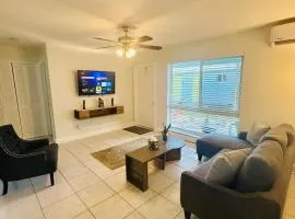 2 min walk to beach & free parking Lauderdale 21-2