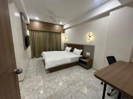 Hotel Fun n Food, hotel com estacionamento em Bhuj
