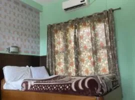 Hotel Chitwan Park Cottage、ソーラハのコテージ