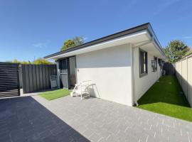퍼스에 위치한 호텔 A2-Family friendly 2B1BHouse nr airport backyard&carparking