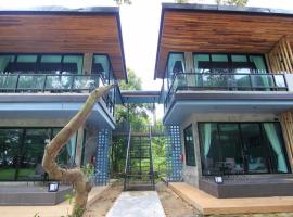 Baan Chao Mai Beach House، فندق في Ban Chao Mai