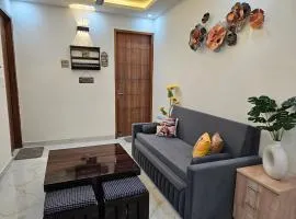 1 BHK Apartment in Dehradun with Mussoorie Mountain View - Buddy Mountain Escape