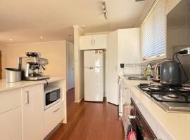 Page 3BR House, hotel i Canberra