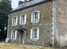 Grande Maison de Campagne proche de Carhaix, hotel di Plévin