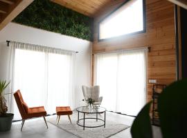 Pin&eacute;a Lodge - Chalet Authentique en Pin des Landes, H&uuml;tte in Saint-Yaguen