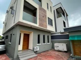 Lama Apartment & Suites
