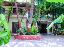 Beautiful and luxurious 3 BHK villa with Swimming pool and kitchen for upto 20 people near beach