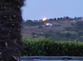 Casa vacanze con vista unica piscina & parcheggio gratis，San Leucio del Sannio的飯店