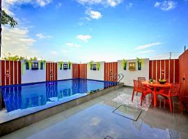 ll EMPYREAN STAY ll AIRAWAT VILLA ll 2BHK ll AC ll PRIVATE POOL ll WIFI ll, vila v destinaci Lonavala